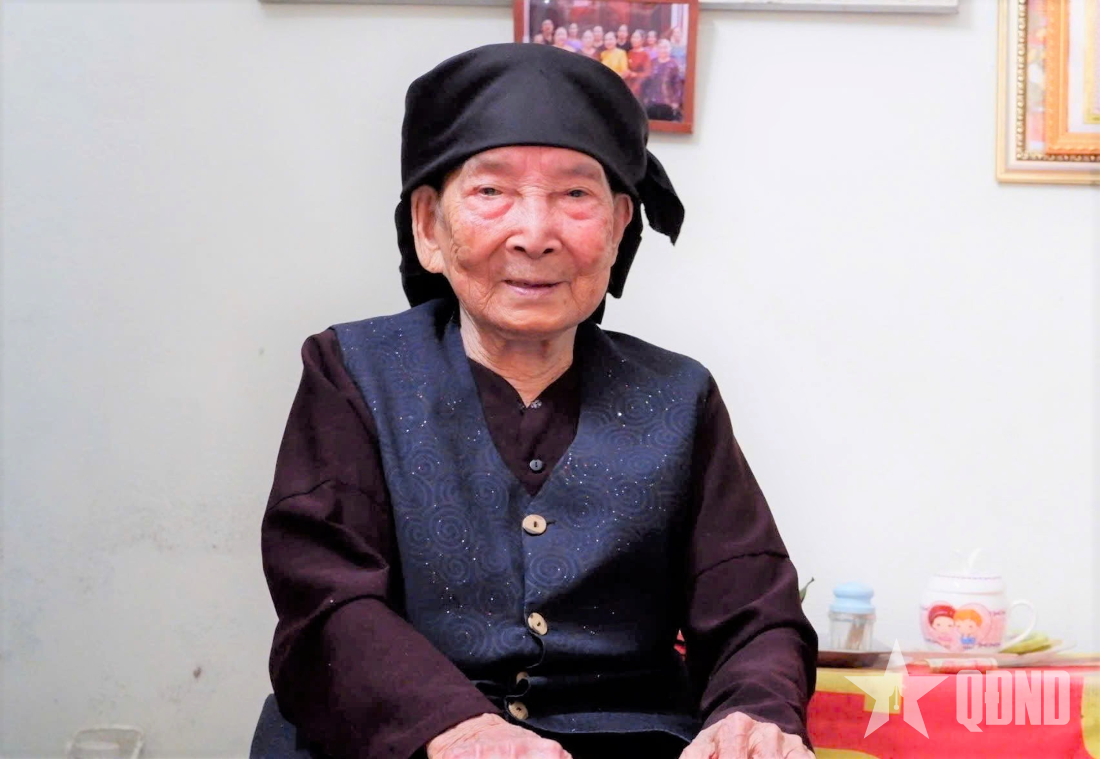 Liền chị làng Diềm 103 tuổi gần một thế kỷ chơi Quan họ